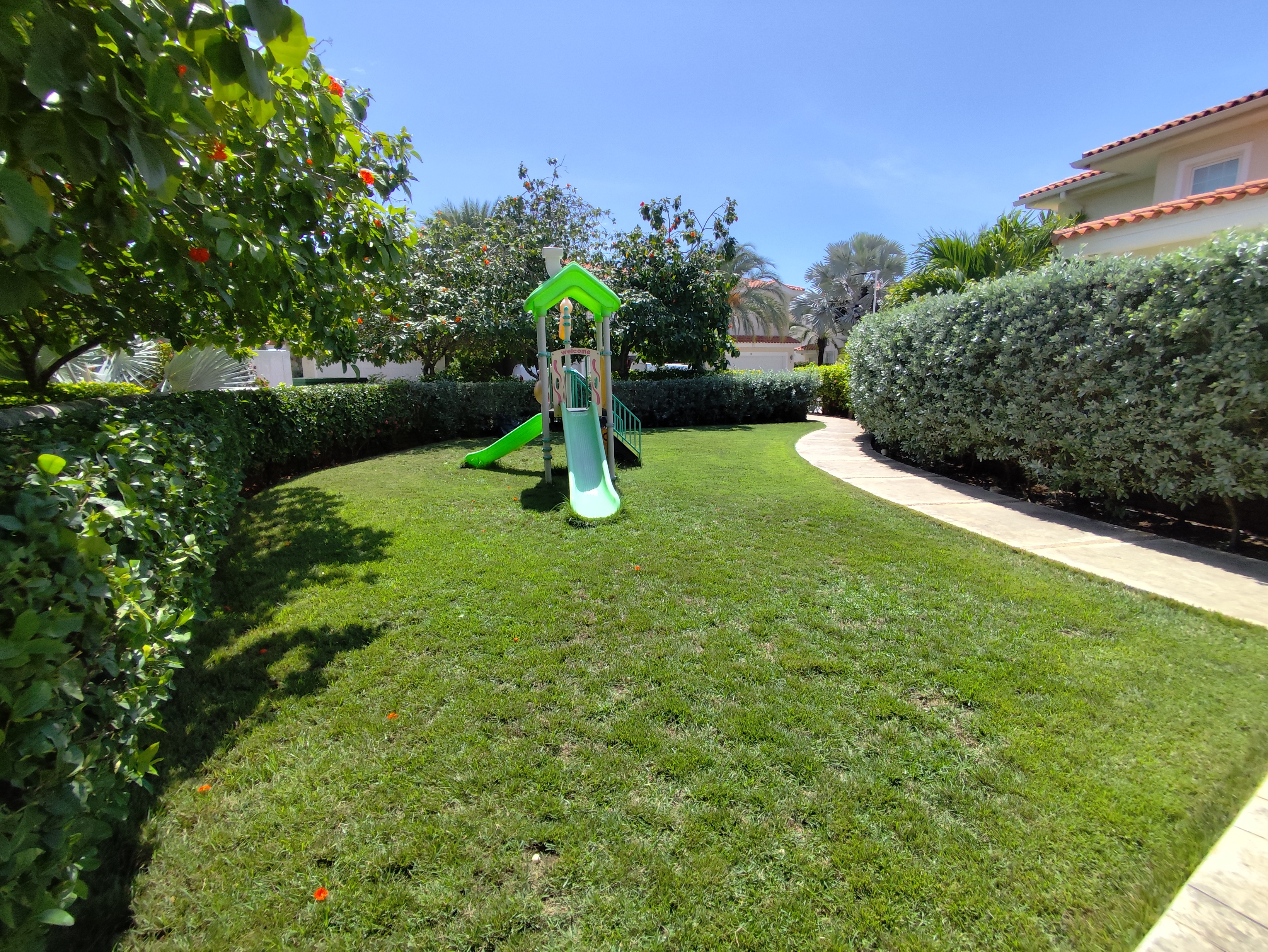 TOWNHOUSE EN VENTA EN ZONA ESTE