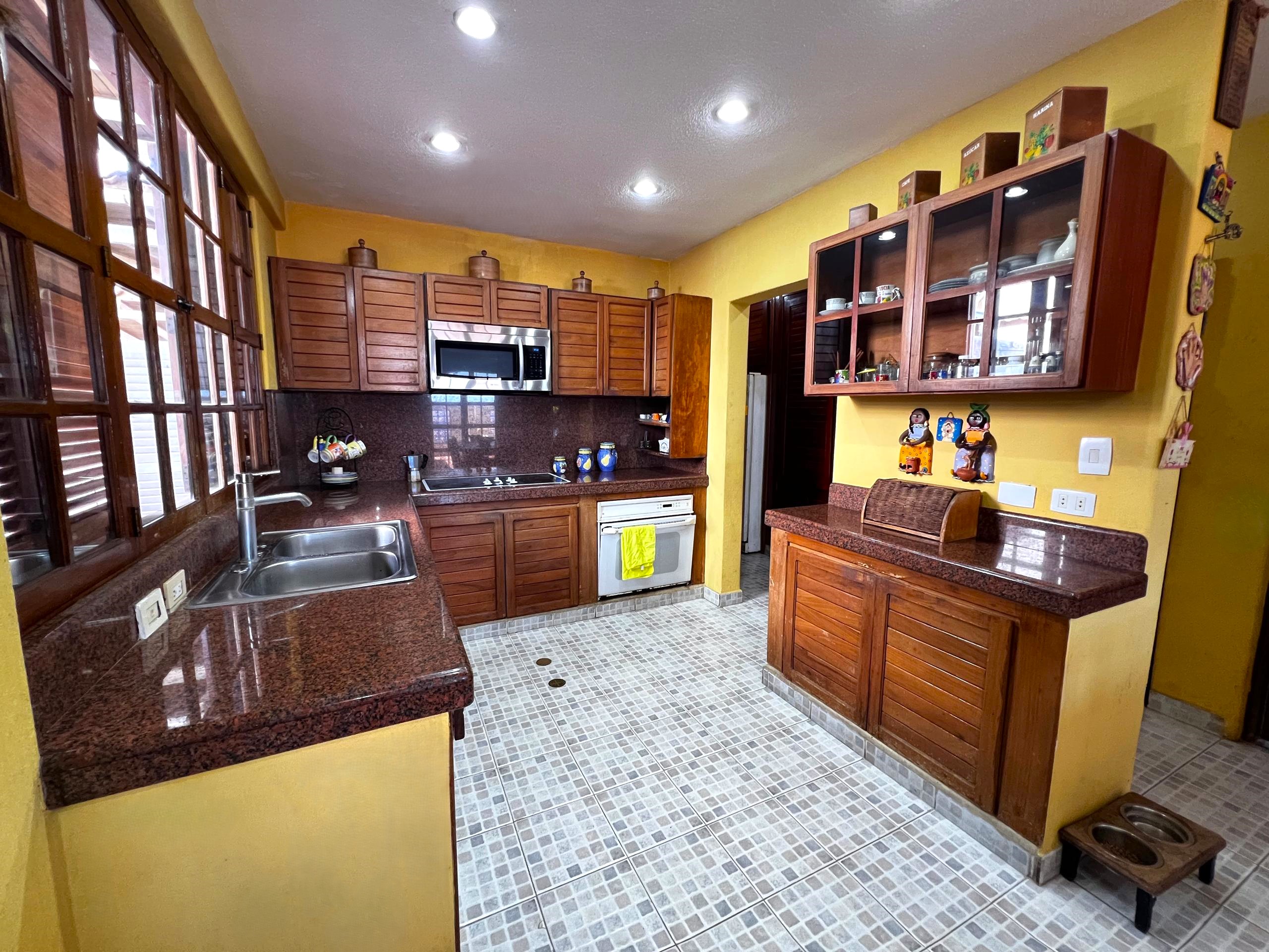 CASA EN VENTA EN PARAISO I, PAMPATAR