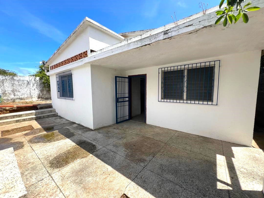 CASA EN VENTA EN LA MIRA