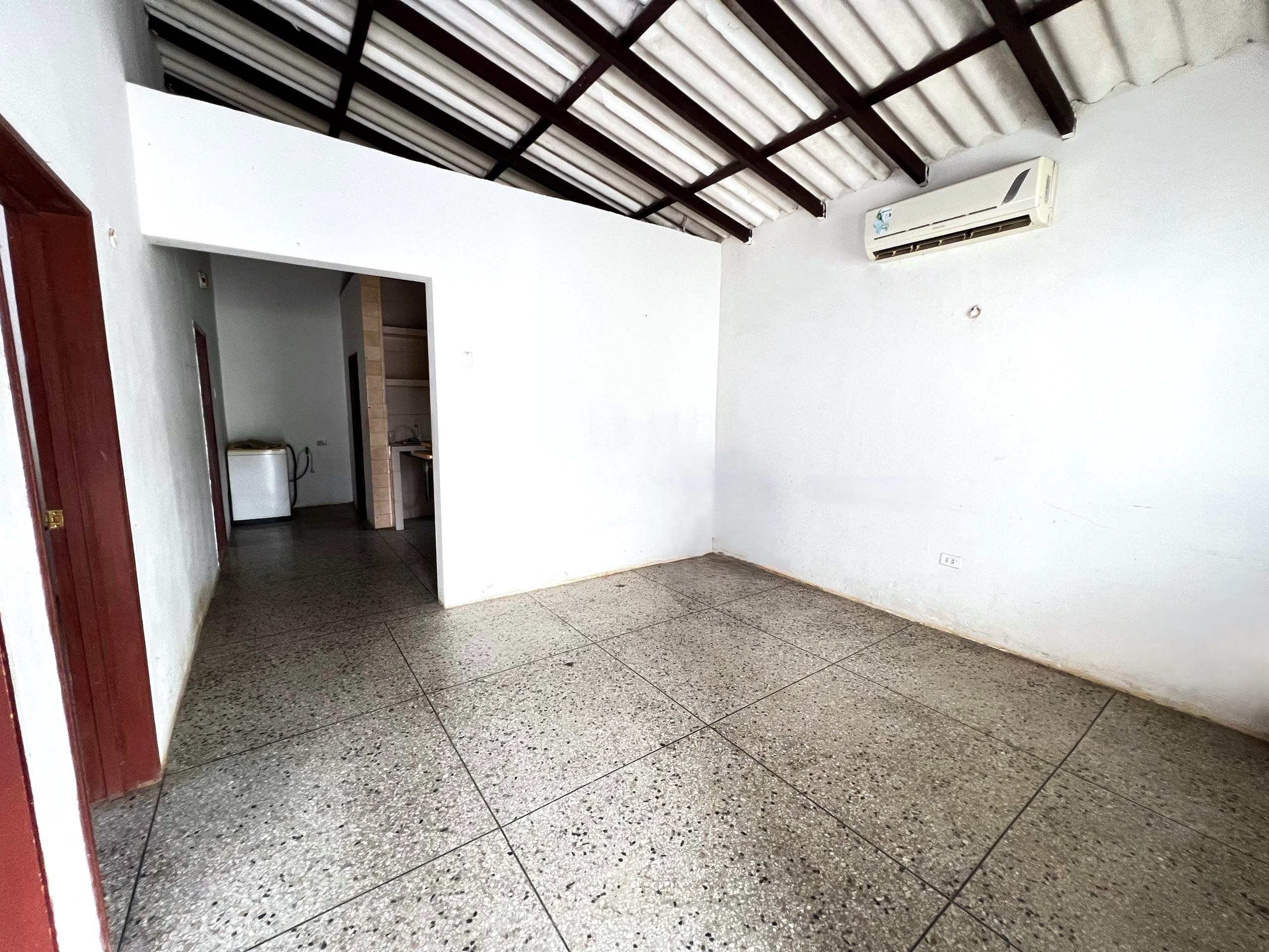 CASA EN VENTA EN LA MIRA