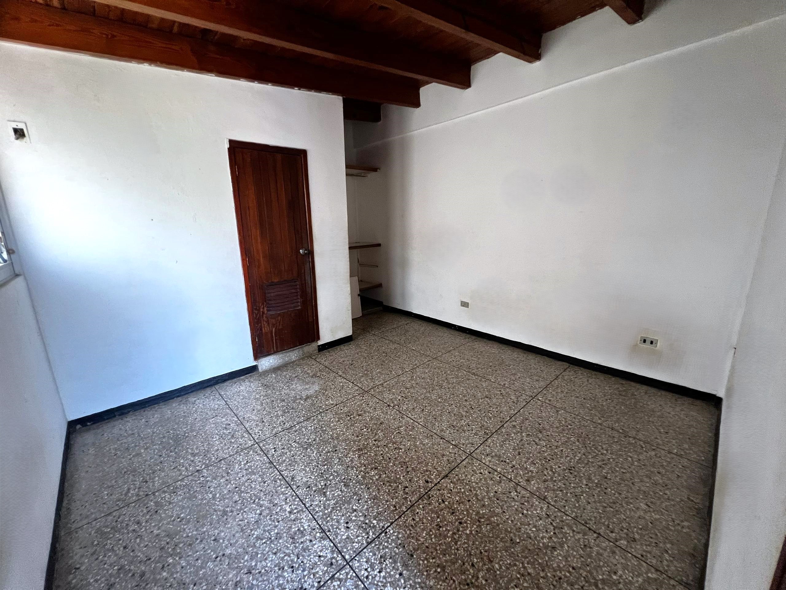 CASA EN VENTA EN LA MIRA