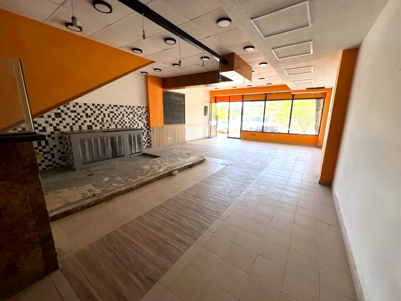 EXCELENTE LOCAL EN VENTA EN  MARGARITA  ZONA ESTE