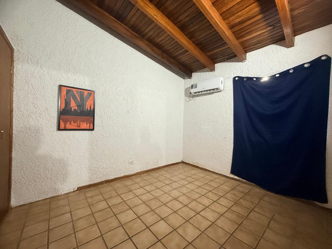 House for sale in Loma de Guerra sector