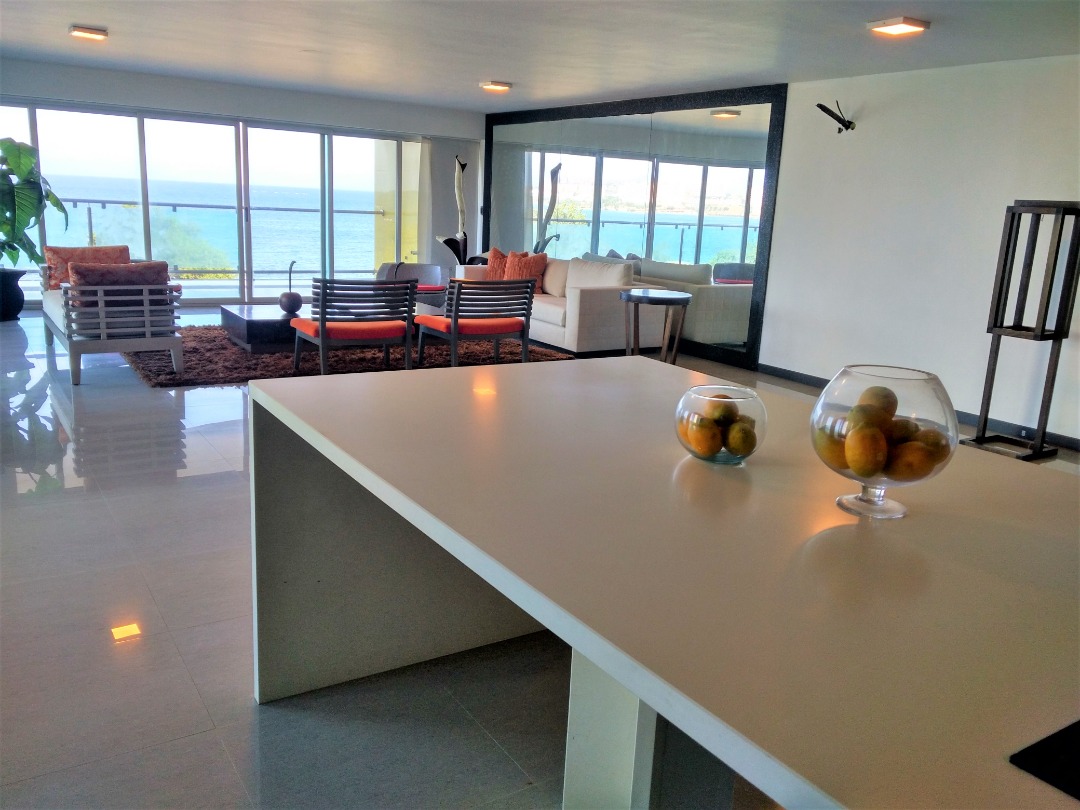 LAS OLAS CONDOMINIUM A LA ORILLA DEL MAR